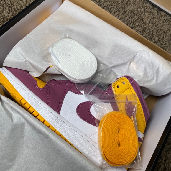 Air Jordan Retro 1 High - Picture 2 of 6